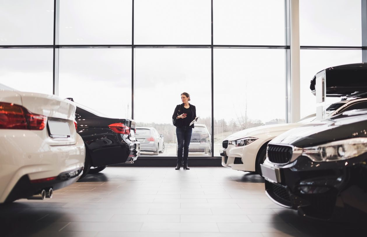 A woman learns how to score the best price on a new car