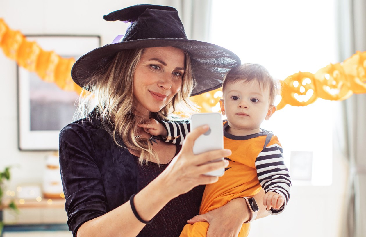 Woman take photo with cell phone