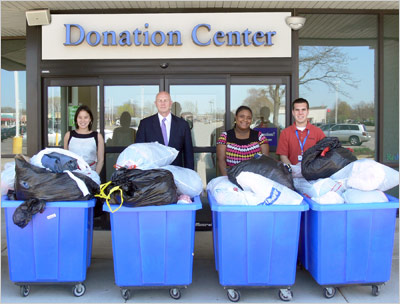 Alliant Employees Donate Clothing to Goodwill | Alliant Credit Union