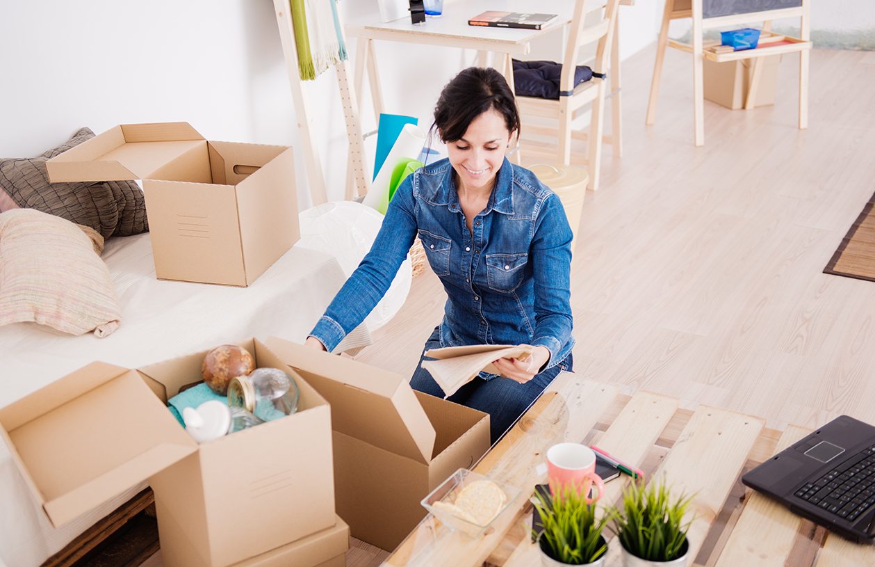 woman unpacking boxes in her new apartment
